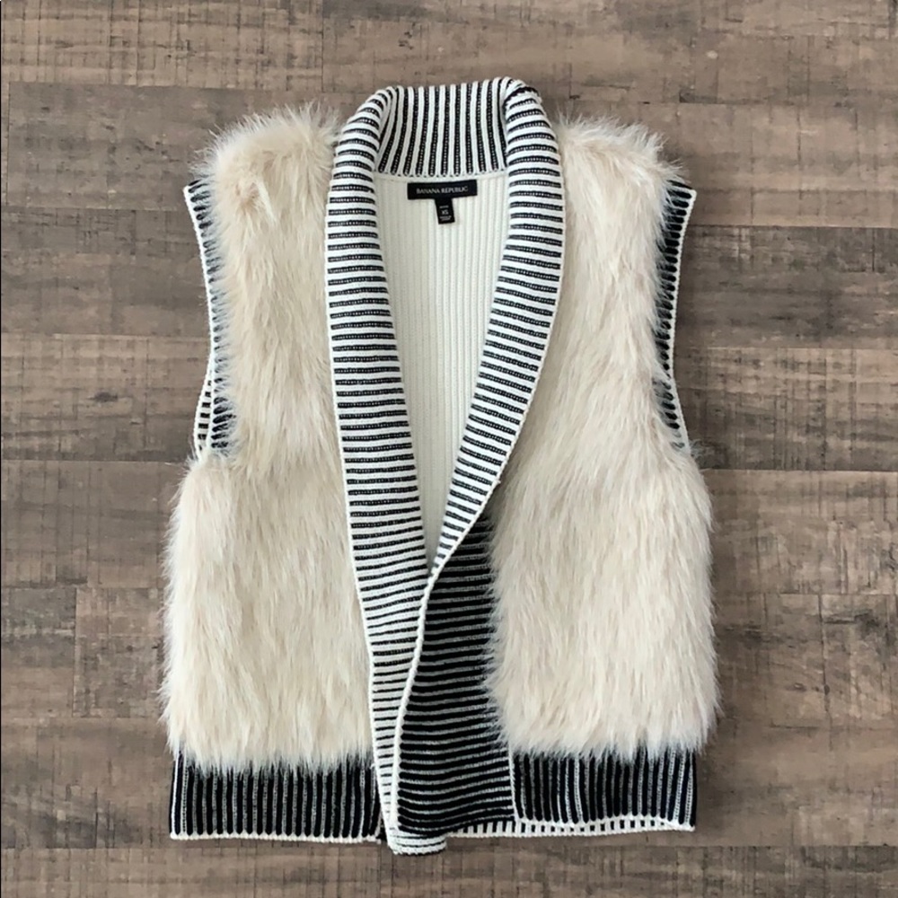 Banana Republic faux fur vest XS petite